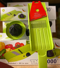 Lade das Bild in den Galerie-Viewer, Verpackung des TNS 3000 Gemüsehobels – Inklusive Messerschutz