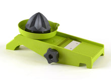 Lade das Bild in den Galerie-Viewer, TNS 2000 Hobel schneidet Gurken, Möhren und Kohlrabi in feine Scheiben